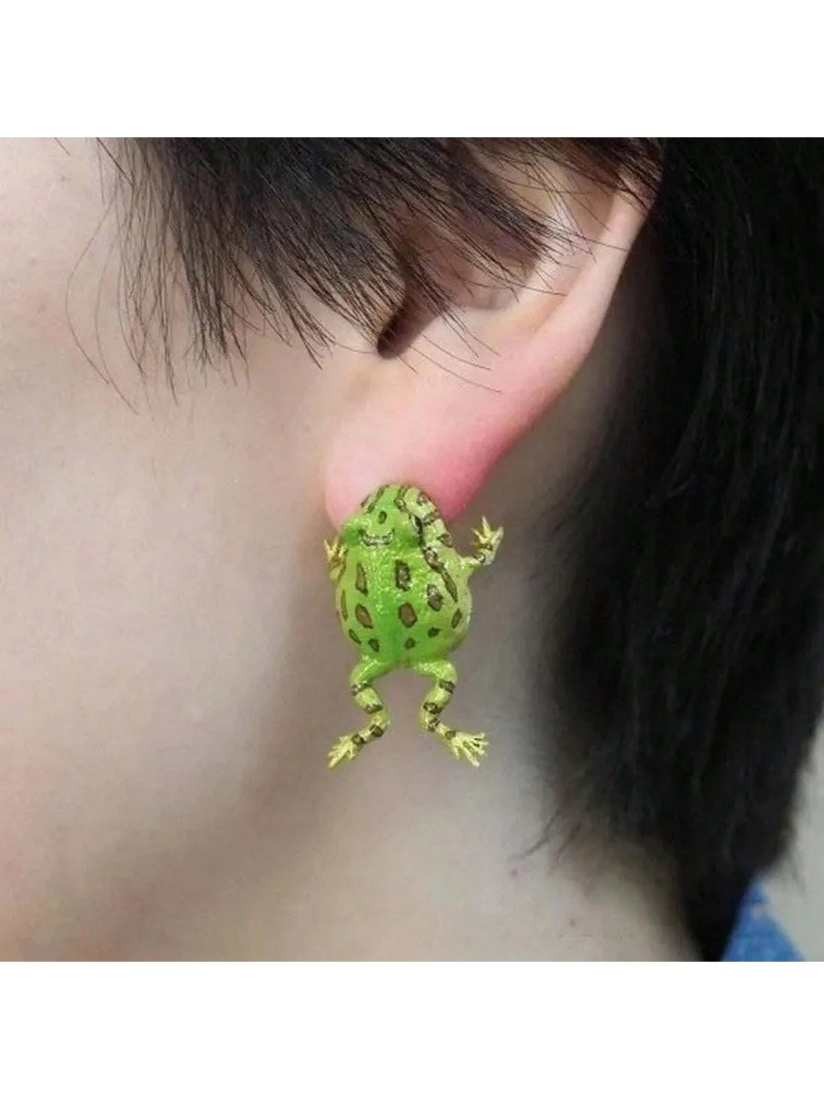 1pc Exaggerated Green Lizard ,Frog Ear Clip Toy - Fashionable Gecko Ear Bone Clip Toy For Halloween Gifts