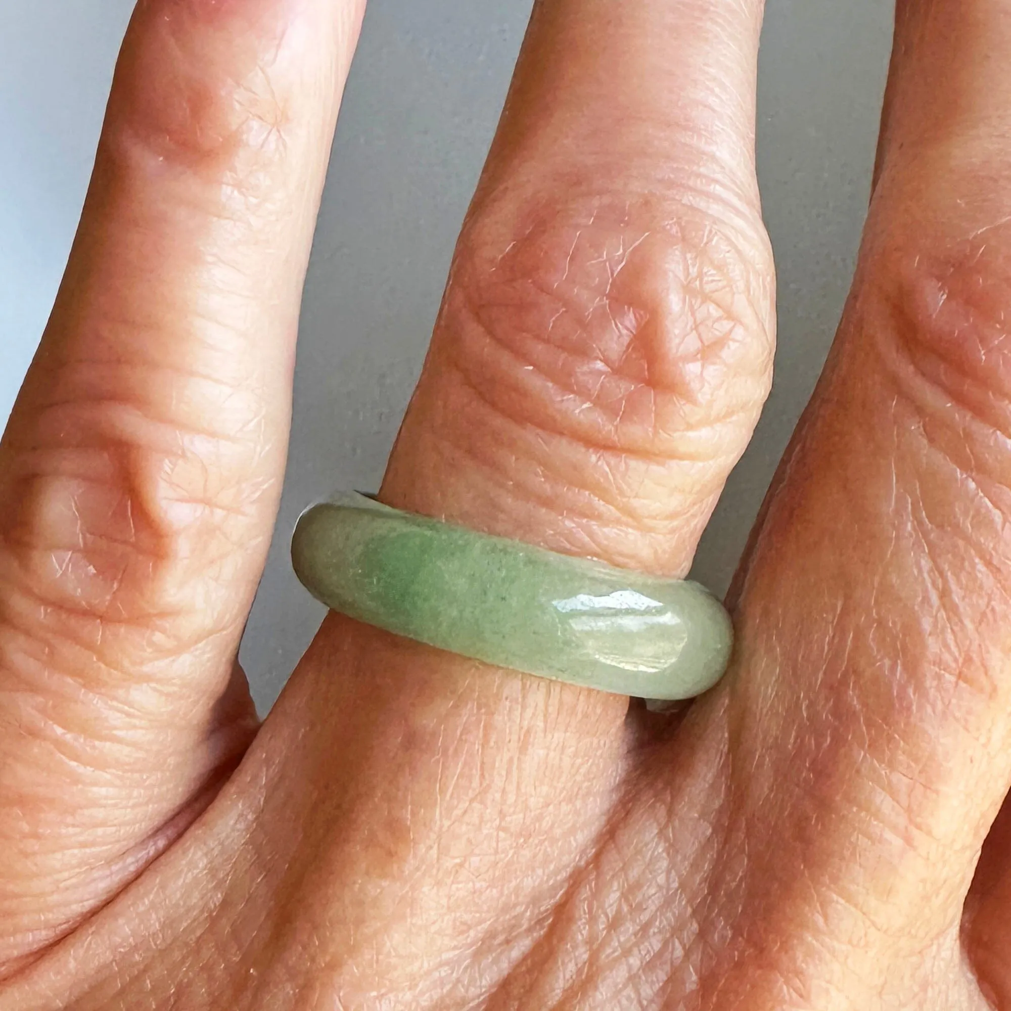 Vintage Moss in Snow Jade Ring Band